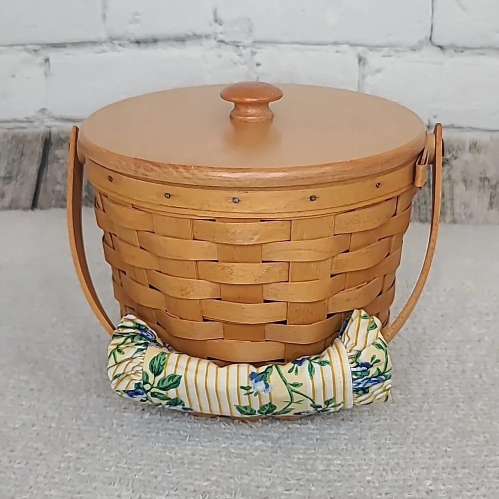 Longaberger Handmade Vintage '99 Medium Fruit Basket 13102 w/Wooden Lid & Insert